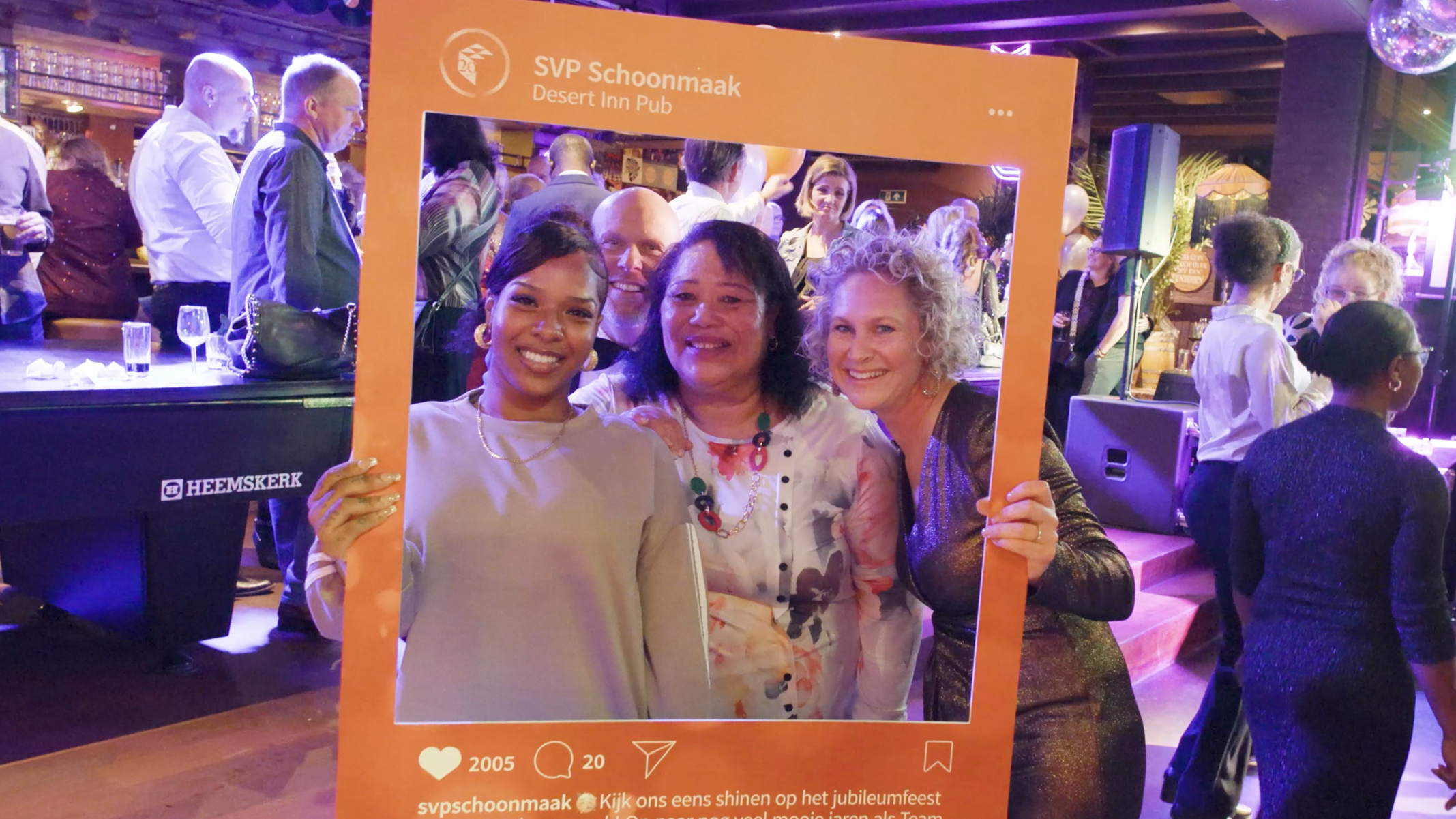 SVP collega's op de dansvloer van het Jubileumfeest SVP Schoonmaak